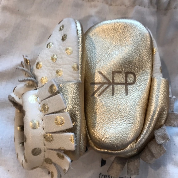 Freshly Picked Gold & Cream polka dot mocs size 1 - Picture 5 of 8